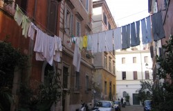 Italian_hanging_laundry